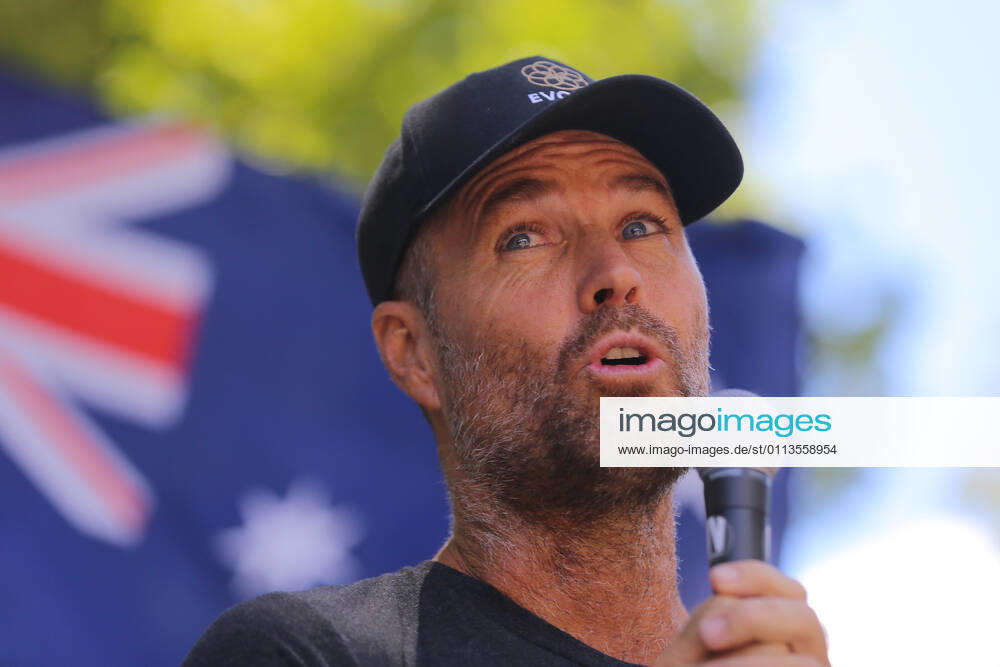 ANTI VACCINATION RALLY SYDNEY, Celebrity Chef Pete Evans speaks during an anti-vaccination rally in Sydney, Saturday, February 20, 2021. The national rollout of the Pfizer vaccine will begin on Monday in what will be the largest exercise of its kind in Australia s history. ( NO ARCHIVING, , NO USE IN BOOKS WITHOUT CONSENT SYDNEY NSW AUSTRALIA