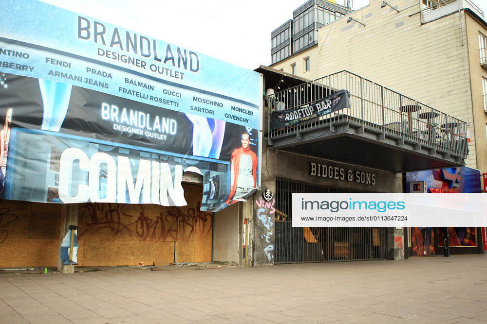 Closed store Brandland Designer Outlet on the almost deserted Reeperbahn in Hamburg St Pauli during the Lockdown St Pauli Hamburg