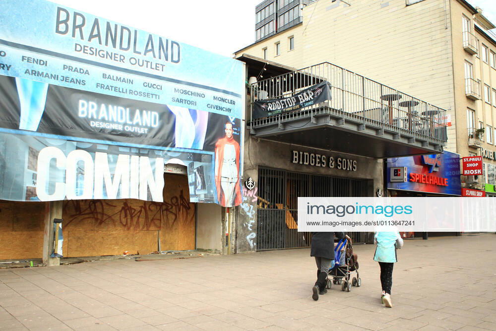 Closed store Brandland Designer Outlet on the almost deserted Reeperbahn in Hamburg St Pauli during the Lockdown St Pauli Hamburg