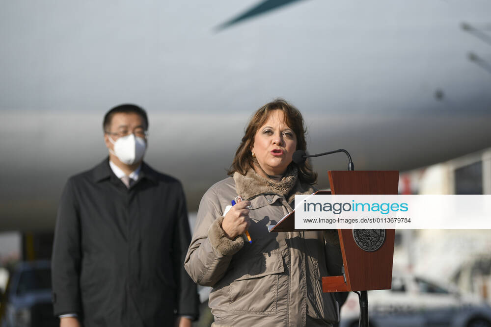 (210221) -- MEXICO CITY, Feb. 21, 2021 -- Mexican Deputy Foreign Minister for Multilateral Affairs Martha Delgado (R) speaks at the arrival of the first shipment of COVID-19 vaccines from Chinese company Sinovac at the airport, in Mexico City, Mexico, Feb. 20, 2021. The first shipment of COVID-19 vaccines from Chinese company Sinovac arrived in Mexico City on Saturday, authorities reported. ) MEXICO-MEXICO CITY-CHINA-SINOVAC-VACCINE-ARRIVAL XinxYuewei