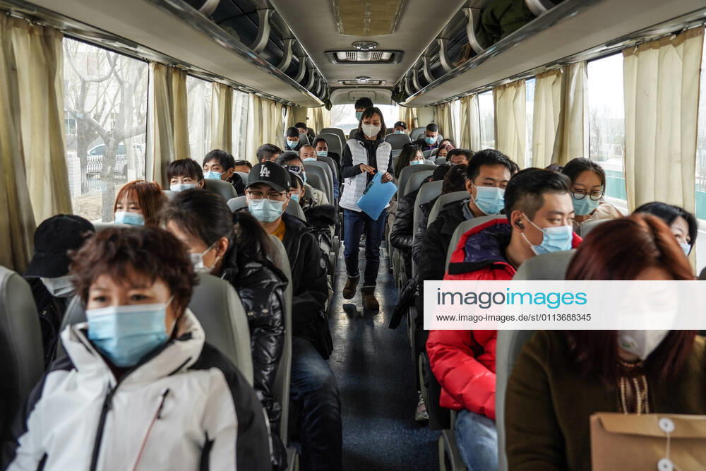 (210221) -- BEIJING, Feb. 21, 2021 -- Local residents return to their communities by bus after the COVID-19 vaccination in Daxing District of Beijing, capital of China, Feb. 21, 2021. Daxing District of Beijing has launched a local mass vaccination drive on Feb. 17, setting up 26 sites in the region for the mass vaccination. ) CHINA-BEIJING-DAXING-COVID-19-VACCINATION (CN) PengxZiyang