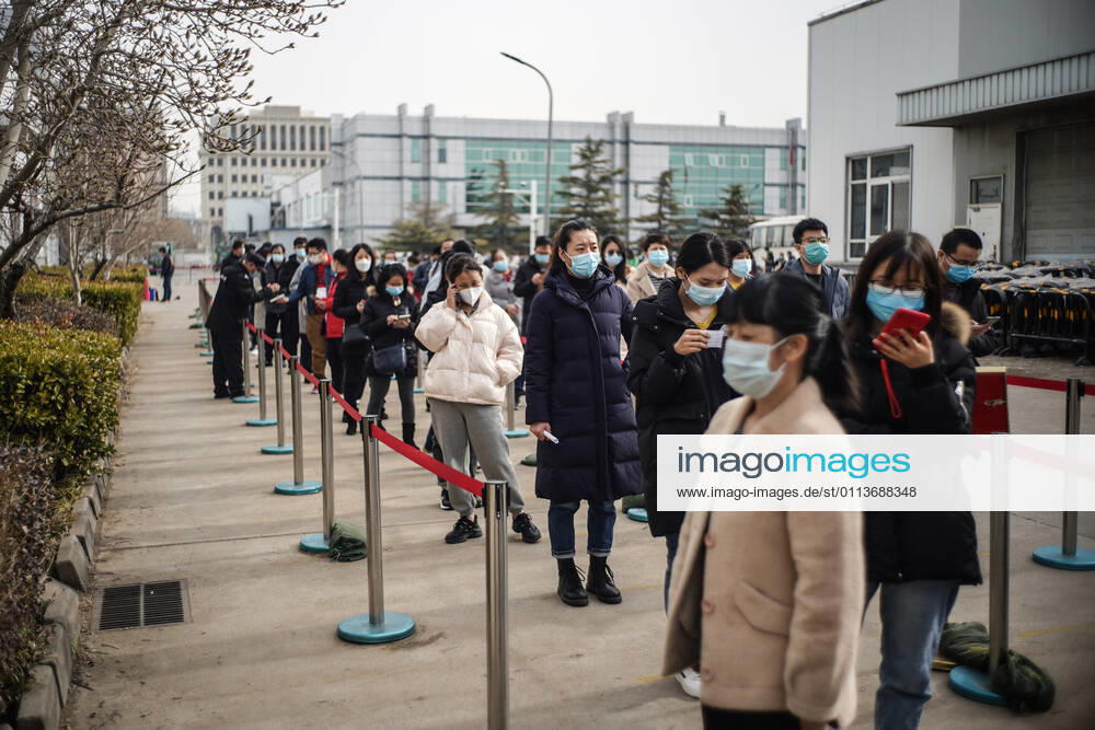 (210221) -- BEIJING, Feb. 21, 2021 -- Local residents wait for vaccination at a COVID-19 vaccination site in Daxing District of Beijing, capital of China, Feb. 21, 2021. Daxing District of Beijing has launched a local mass vaccination drive on Feb. 17, setting up 26 sites in the region for the mass vaccination. ) CHINA-BEIJING-DAXING-COVID-19-VACCINATION (CN) PengxZiyang