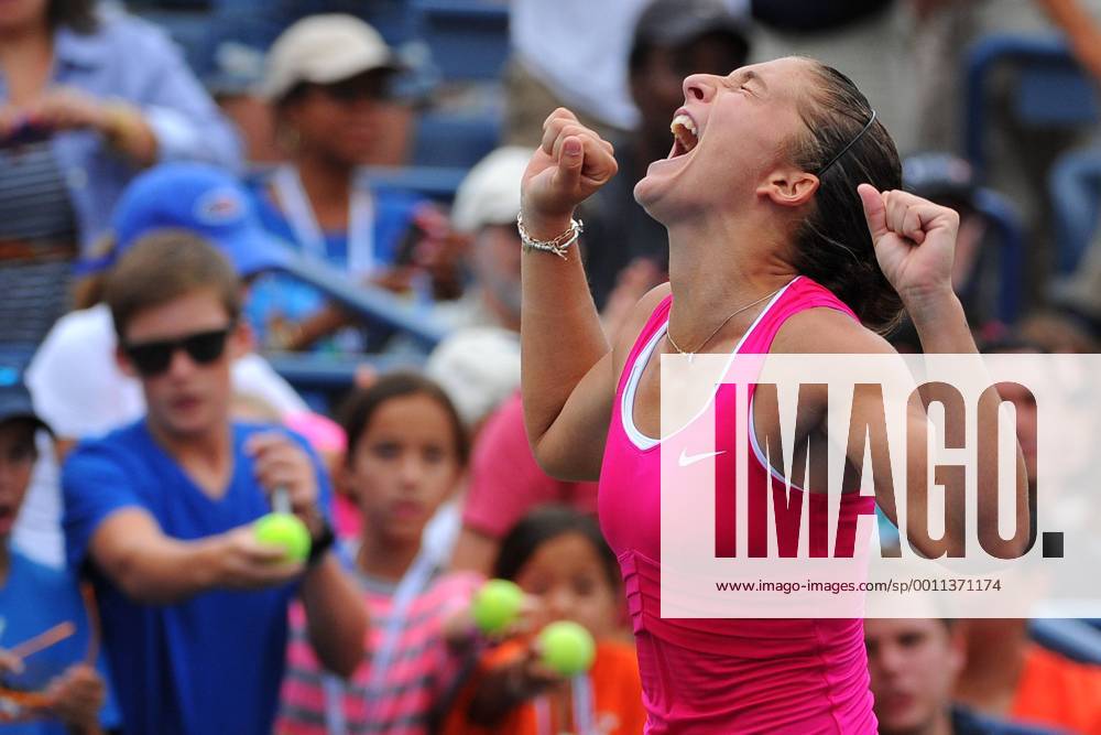 Sara Errani (ITA) TENNIS : US Open - jour 8 - 03 09 2012 VirginieBouyer Tennismag Panoramic