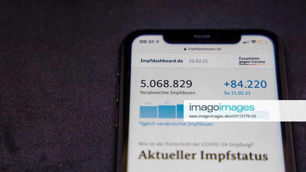 Vaccination dashboard of the Federal Ministry of Health Current vaccination status DEU, Germany, Berlin, 22 02 2021 Impfdashboard de Status 22 February 2021, 09 05 clock, displayed on an iPhone progress of COVIDâ â 19â â vaccination.