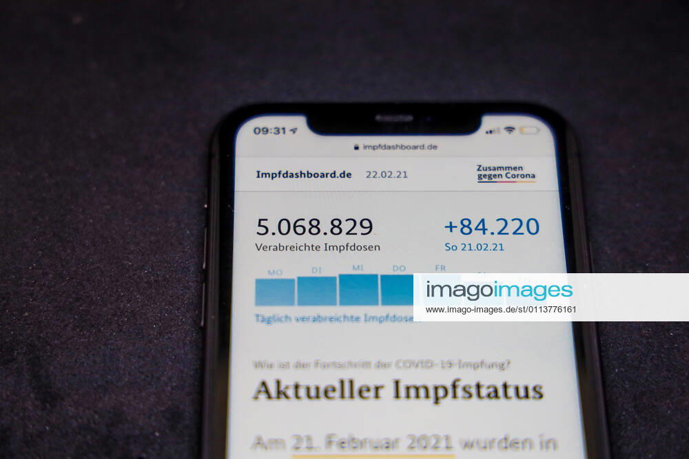 Vaccination dashboard of the Federal Ministry of Health Current vaccination status DEU, Germany, Berlin, 22 02 2021 Impfdashboard de Status 22 February 2021, 09 05 clock, displayed on an iPhone progress of COVIDâ â 19â â vaccination.