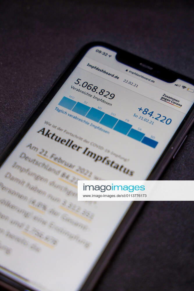Vaccination dashboard of the Federal Ministry of Health Current vaccination status DEU, Germany, Berlin, 22 02 2021 Impfdashboard de Status 22 February 2021, 09 05 clock, displayed on an iPhone progress of COVIDâ â 19â â vaccination.
