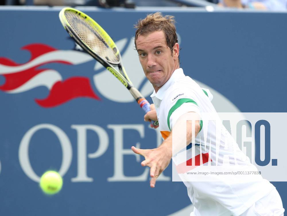 US Open 2012, USTA Billie Jean King National Tennis Center, Flushing Meadows, New York, ITF Grand Slam Tennis Tournament , Richard Gasquet (FRA), Aktion, Einzelbild, Halbkörper,Querformat,