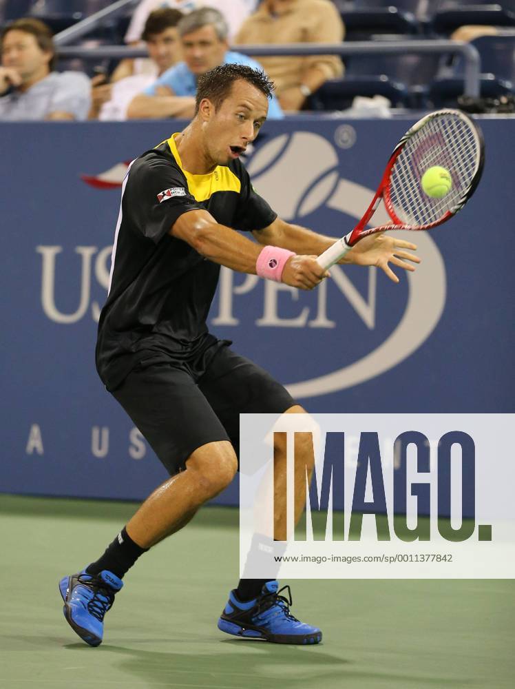 US Open 2012, USTA Billie Jean King National Tennis Center, Flushing Meadows, New York, ITF Grand Slam Tennis Tournament , Philipp Kohlschreiber (GER), Aktion, Einzelbild, Ganzkörper,Hochformat,