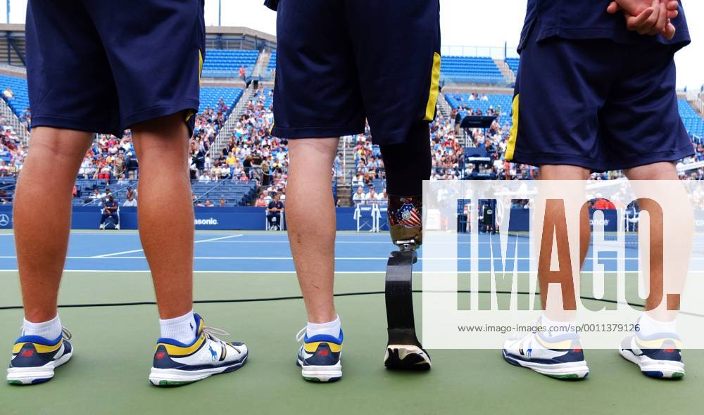 Ballkind mit einer Beinprothese ATP Tennis Herren World Tour, US Open 2012, Grand Slam, Flushing Meadows.