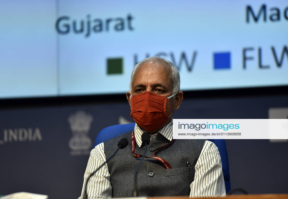 Dr Manohar Agnani, Additional Secretary, Ministry of Health and Family Welfare, brieed media at National Media Centre, on February 22, 2021 in New Delhi, India. (Photo by Sanjeev Verma Hindustan Times) Health Ministry Press Conference On Covid 19 Vaccination Drive