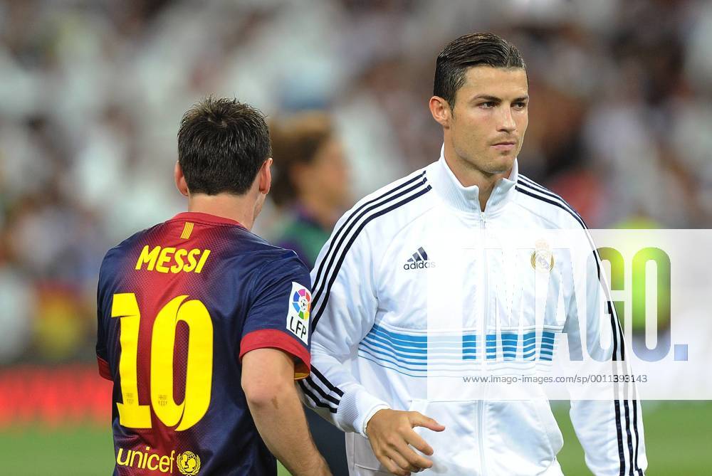 PRIMERA DIVISION SAISON 2011 2012 29.08.2012 El Clasico Super Cup 2012 Rueckspiel Real Madrid - FC Barcelona Cristiano Ronaldo (re, Real Madrid) und Lionel Messi (Barca) beachten sich nicht