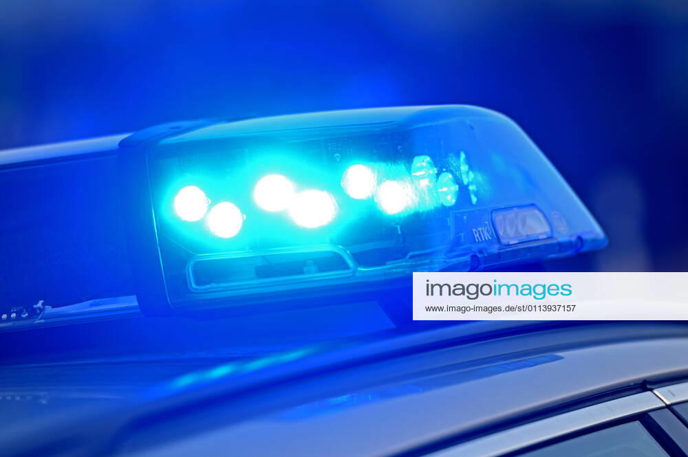 Border controls at the Austrian-German border ,Border crossing Kiefersfelden Border police officers control motorists entering Germany from Tyrol Austria to Bavaria Germany Blue light flashes on an emergency vehicle