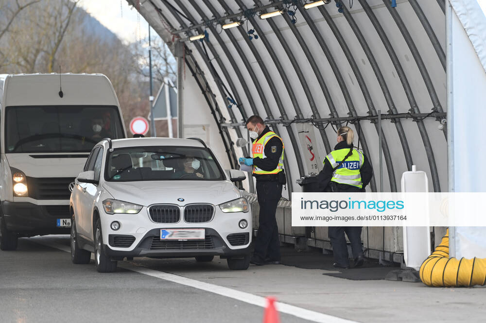 Border controls at the Austrian-German border ,border crossing Kiefersfelden border police officers control motorists entering Bavaria from Tyrol Austria to Bavaria Germany