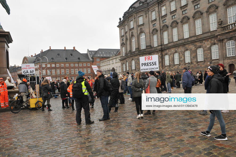 Copenhagen, Denmark. 23 February 2021, Danes proetesting againest coronavirus pandemic new debate in danish parliamenet about quick corona virus pandemic law in danish parliament with all political parties and stage anti pandemic law debates in front of danish parliament and danish police stand peaceful proteact danish parliament in front christiansborg danish parliament in Copenhagen. (Photo..Francis Dean Deanpictures)
