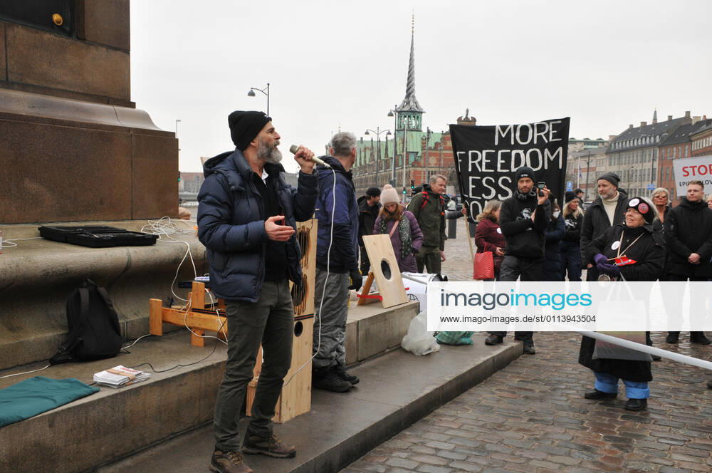 Copenhagen, Denmark. 23 February 2021, Danes proetesting againest coronavirus pandemic new debate in danish parliamenet about quick corona virus pandemic law in danish parliament with all political parties and stage anti pandemic law debates in front of danish parliament and danish police stand peaceful proteact danish parliament in front christiansborg danish parliament in Copenhagen. (Photo..Francis Dean Deanpictures)