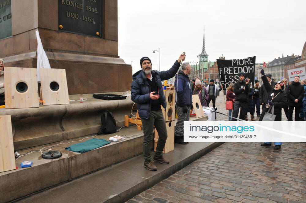 Copenhagen, Denmark. 23 February 2021, Danes proetesting againest coronavirus pandemic new debate in danish parliamenet about quick corona virus pandemic law in danish parliament with all political parties and stage anti pandemic law debates in front of danish parliament and danish police stand peaceful proteact danish parliament in front christiansborg danish parliament in Copenhagen. (Photo..Francis Dean Deanpictures)