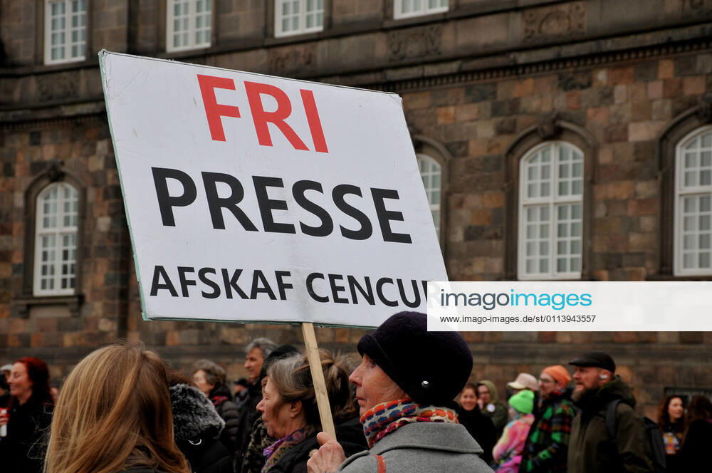Copenhagen, Denmark. 23 February 2021, Danes proetesting againest coronavirus pandemic new debate in danish parliamenet about quick corona virus pandemic law in danish parliament with all political parties and stage anti pandemic law debates in front of danish parliament and danish police stand peaceful proteact danish parliament in front christiansborg danish parliament in Copenhagen. (Photo..Francis Dean Deanpictures)