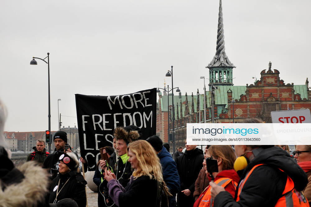 Copenhagen, Denmark. 23 February 2021, Danes proetesting againest coronavirus pandemic new debate in danish parliamenet about quick corona virus pandemic law in danish parliament with all political parties and stage anti pandemic law debates in front of danish parliament and danish police stand peaceful proteact danish parliament in front christiansborg danish parliament in Copenhagen. (Photo..Francis Dean Deanpictures)