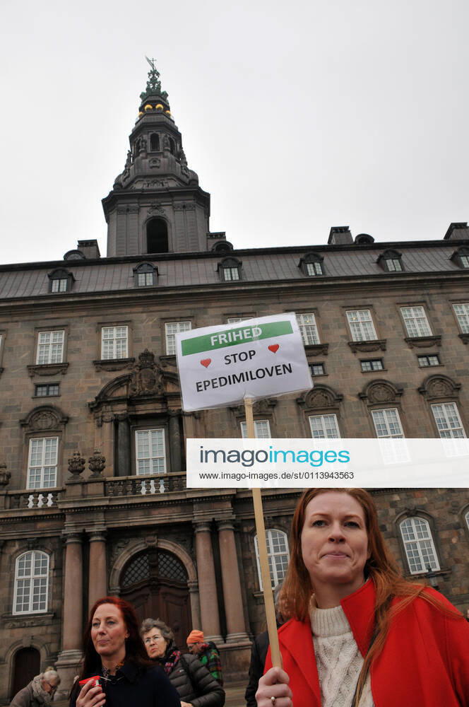 Copenhagen, Denmark. 23 February 2021, Danes proetesting againest coronavirus pandemic new debate in danish parliamenet about quick corona virus pandemic law in danish parliament with all political parties and stage anti pandemic law debates in front of danish parliament and danish police stand peaceful proteact danish parliament in front christiansborg danish parliament in Copenhagen. (Photo..Francis Dean Deanpictures)