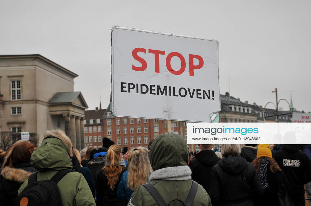 Copenhagen, Denmark. 23 February 2021, Danes proetesting againest coronavirus pandemic new debate in danish parliamenet about quick corona virus pandemic law in danish parliament with all political parties and stage anti pandemic law debates in front of danish parliament and danish police stand peaceful proteact danish parliament in front christiansborg danish parliament in Copenhagen. (Photo..Francis Dean Deanpictures)