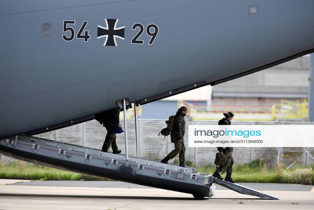 German army medical experts disembark at Figo Maduro military airbase in Lisbon, Portugal on February 23, 2021. Based on a bilateral agreement, a second team of German army medical experts arrived in Portugal on Tuesday to replace the team that has been in Portugal since February 3 to assist the country in its fight against the COVID-19 pandemic. Lisbon Portugal - ZUMAf123 20210223_zap_f123_016