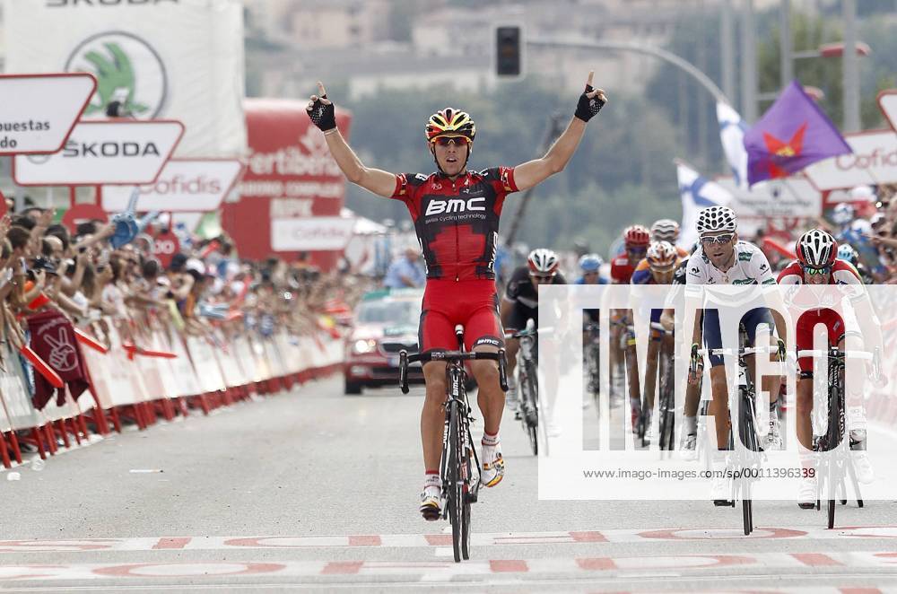Philippe Gilbert comes winner to the finish line in stage of La Vuelta 2012 beetwen Penafiel-La Lastrilla in presence of Alejandro Valverde, second clasified (r).September 7,2012. (201209075364)