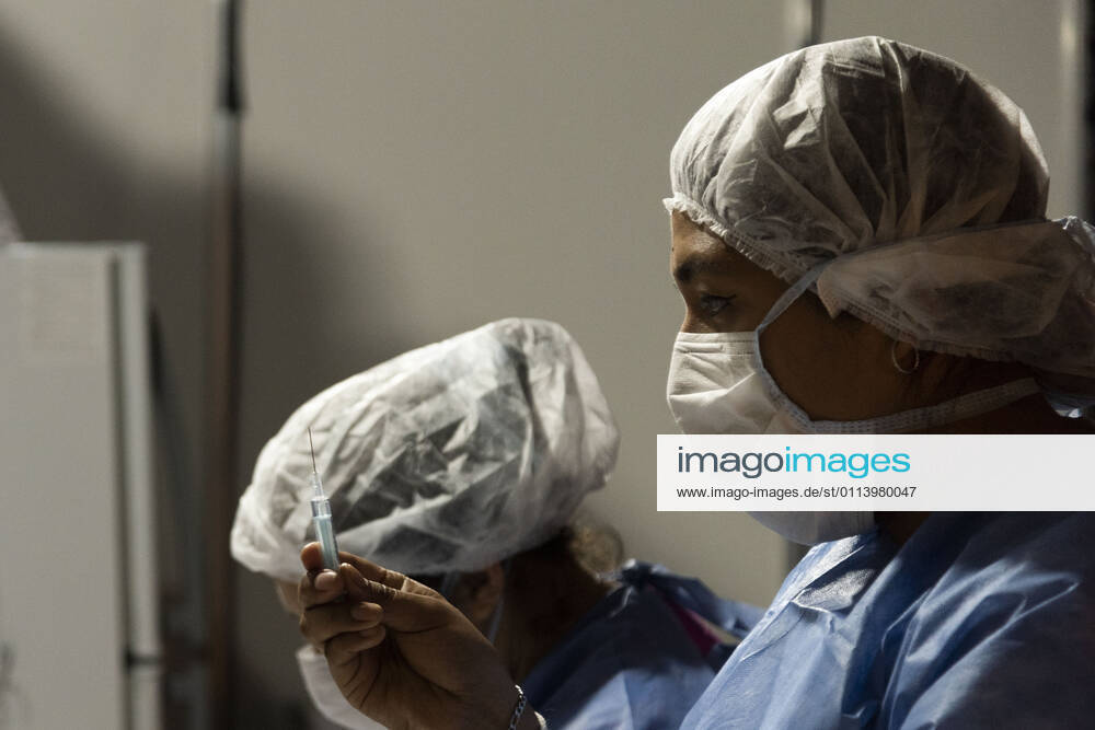 INT. WorldNews. COVID-19. February 23, 2021. City of Buenos Aires, Argentina.- Two nurses prepare the vaccine injection for SARS CoV2 (COVID-19) on Feb 23, 2021, at a temporary Vaccination Center at Centro Cultural Recoleta, City of Buenos Aires, Argentina..Adults over 80 years old are being vaccinated for SARS CoV2 (COVID-19) since Feb 22, 2021 in City of Buenos Aires. City of Buenos Aires Argentina - ZUMAf135 20210223_zap_f135_009