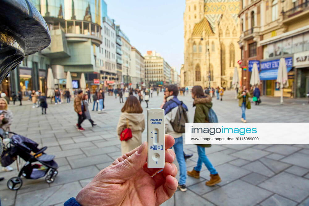 - Wien 23.02.2021 - Coronavirus Krise - Am 15. März könnten laut heutigen Meldungen auch Gastronomie und Kulturstätten wieder aufsperren. Teil des Konzepts könnte das Freitesten sein bei dem ein Corona-Schnelltest nicht älter als 48 Stunden den Eintritt in Restaurants, Gaststätten, Hotels, Lokale und alle Kulturbetriebe wie Theater, Kinos, Opern- und Konzerthäuser etc ermöglichen soll. PHOTO: Noch sind alle Lokale und Terrassen für Kunden geschlossen. Mit einem negativen Corona Antigentest könnte ein Besuch wieder möglich werden. Vienna, Austria - Coronavirus Crisis - According to today s reports, restaurants and cultural sites could open again on March 15. Part of the concept could be the so called freest of all, in which a corona