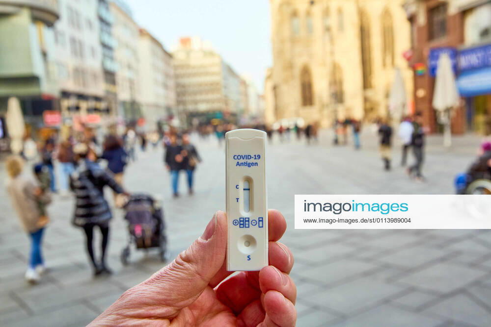 - Wien 23.02.2021 - Coronavirus Krise - Am 15. März könnten laut heutigen Meldungen auch Gastronomie und Kulturstätten wieder aufsperren. Teil des Konzepts könnte das Freitesten sein bei dem ein Corona-Schnelltest nicht älter als 48 Stunden den Eintritt in Restaurants, Gaststätten, Hotels, Lokale und alle Kulturbetriebe wie Theater, Kinos, Opern- und Konzerthäuser etc ermöglichen soll. PHOTO: Noch sind alle Lokale und Terrassen für Kunden geschlossen. Mit einem negativen Corona Antigentest könnte ein Besuch wieder möglich werden. Vienna, Austria - Coronavirus Crisis - According to today s reports, restaurants and cultural sites could open again on March 15. Part of the concept could be the so called freest of all, in which a corona
