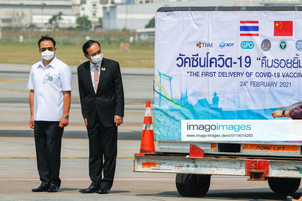 Thailand s Prime Minister Prayuth Chan-ocha,(R), and Public Health Minister Anutin Charnvirakul (L) poses for a photo during a ceremony to mark the arrival of 200,000 doses of the Sinovac vaccine shipment at Suvarnabhumi airport in Bangkok. Bangkok Thailand - ZUMAs197 20210224_zaa_s197_015