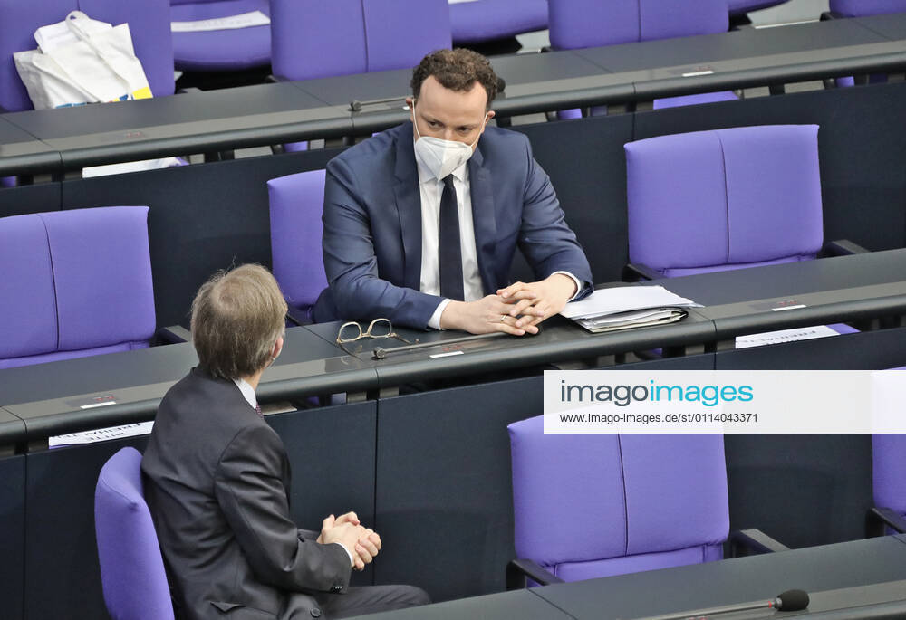 Federal Minister of Health Jens Spahn at the government questioning 24 02 2021 Federal Minister of Health Jens Spahn at the government questioning on the government bench, with mask and papers Bundestag Berlin GER