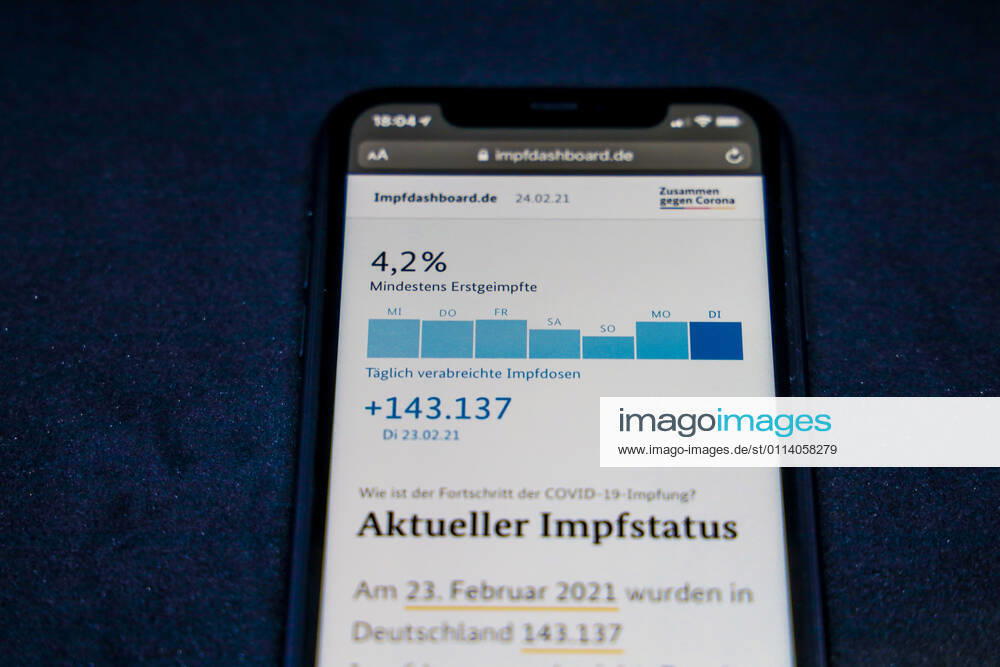 Vaccination dashboard of the Federal Ministry of Health Current vaccination status DEU, Germany, Berlin, 24 02 2021 Impfdashboard de Status 24 February 2021, 09 30 clock, displayed on an iPhone progress of COVIDâ â 19â â vaccination.