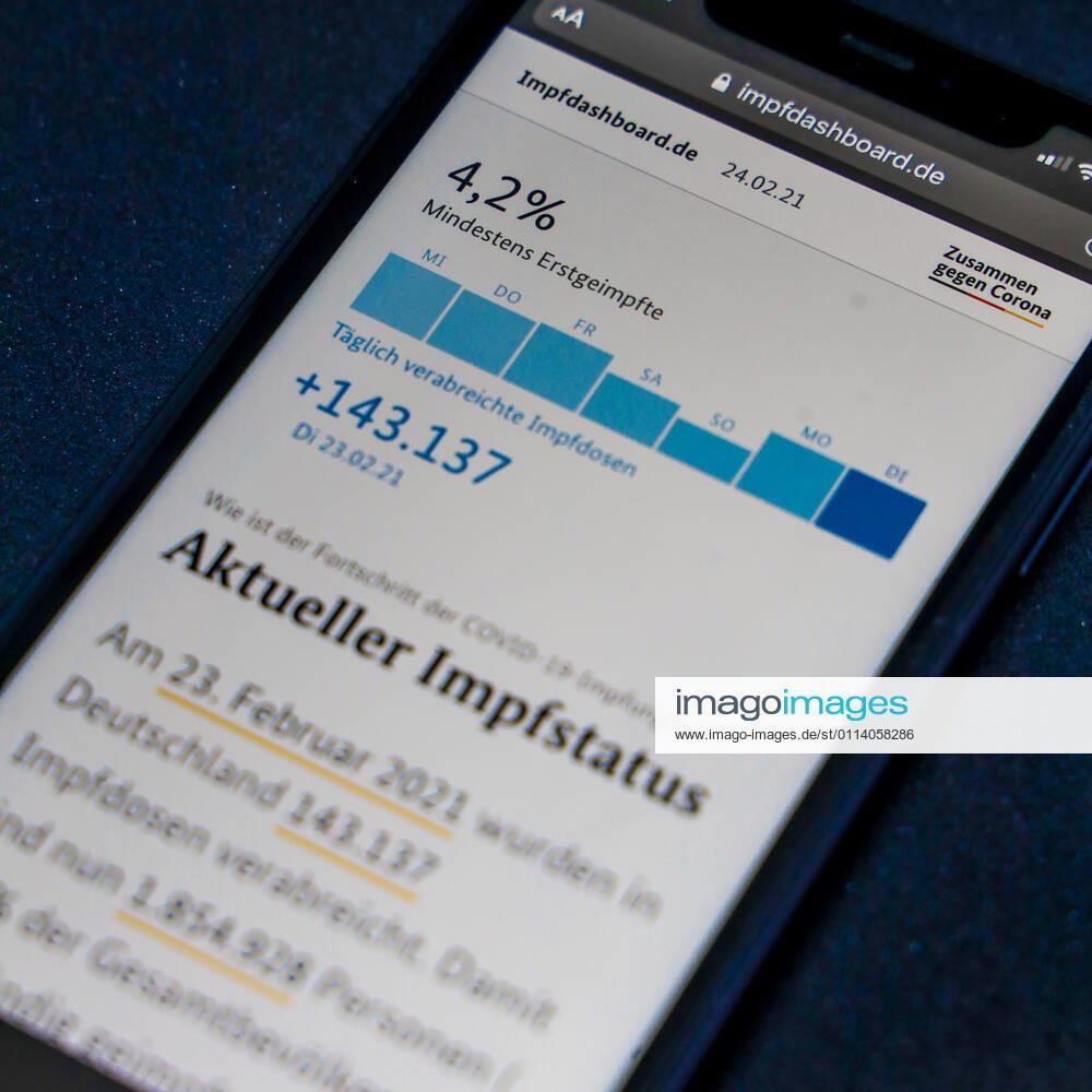 Vaccination dashboard of the Federal Ministry of Health Current vaccination status DEU, Germany, Berlin, 24 02 2021 Impfdashboard de Status 24 February 2021, 09 30 clock, displayed on an iPhone progress of COVIDâ â 19â â vaccination.