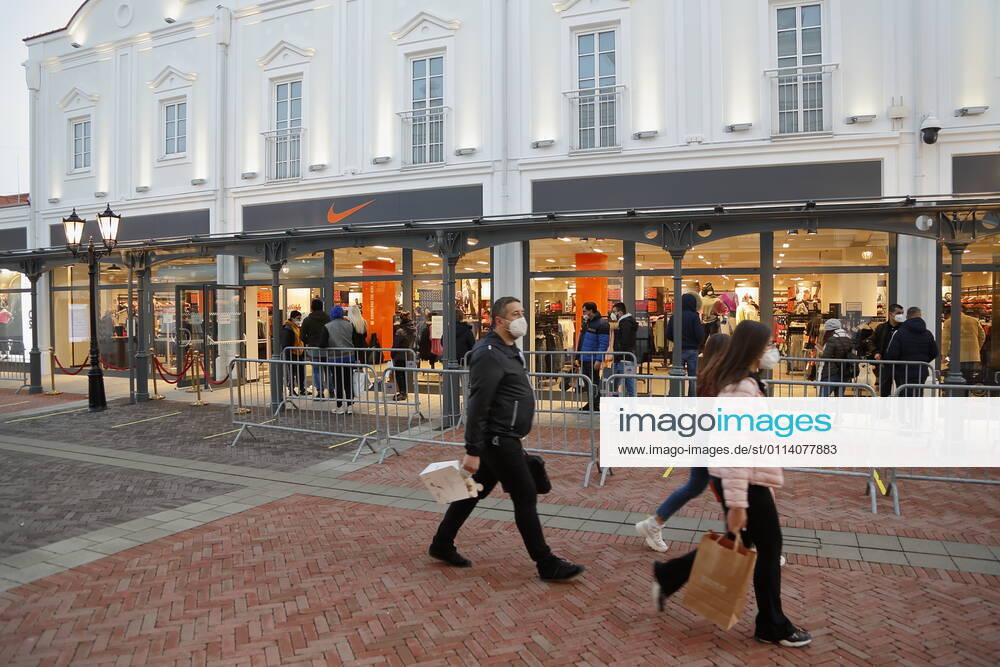 Corona Situation in Outlet Center Parndorf, 23 02 2021 Corona Pandemic, Corona, Corona Virus, CoV 2, Covid 19, Sars, virus, virus infection, pandemic, AVN10100245453