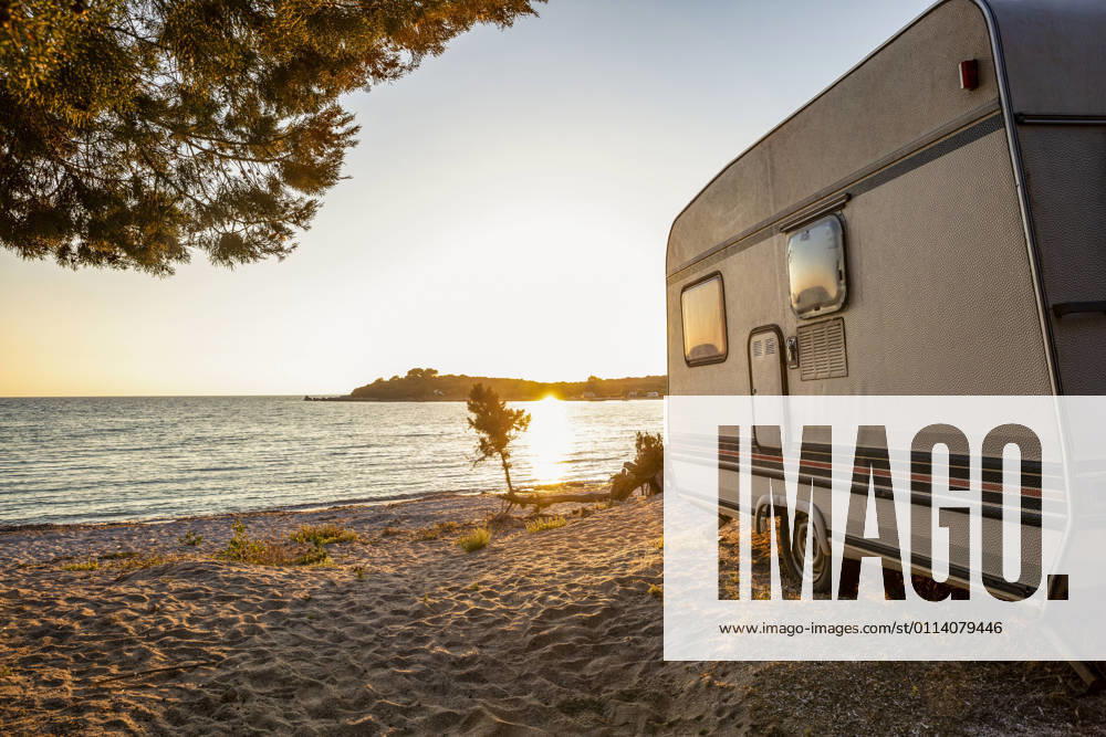 Motor home at Kerentza Beach during sunset at Ammoudia, Epirus, Greece MAMF01581