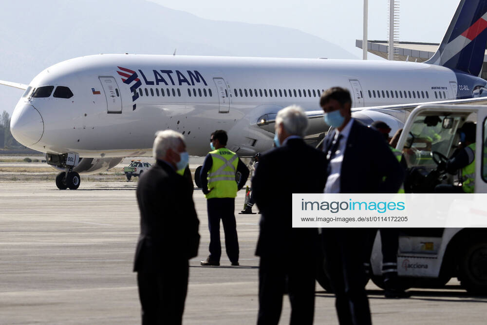 Santiago 25 February 2021 The President of the Republic Sebastian Pinera accompanied by the Ministers of Health Enrique Pairis and Science Andres Couve receive third shipment of Sinovac vaccine against Covid 19, at Arturo Merino Benitez airport Javier Salvo Aton Chile, Santiago Chile Aton Chile 490928
