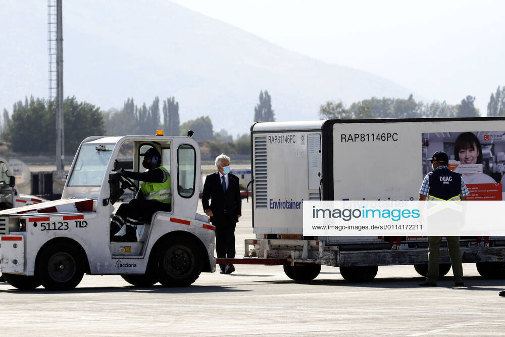 Santiago 25 February 2021 The President of the Republic Sebastian Pinera accompanied by the Ministers of Health Enrique Pairis and Science Andres Couve receive third shipment of Sinovac vaccines against Covid 19, at Arturo Merino Benitez airport Javier Salvo Aton Chile, Santiago Chile Aton Chile 490930