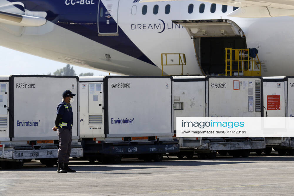Santiago 25 February 2021 The President of the Republic Sebastian Pinera accompanied by the Ministers of Health Enrique Pairis and Science Andres Couve receive third shipment of Sinovac vaccine against Covid 19, at Arturo Merino Benitez airport Javier Salvo Aton Chile, Santiago Chile Aton 490933