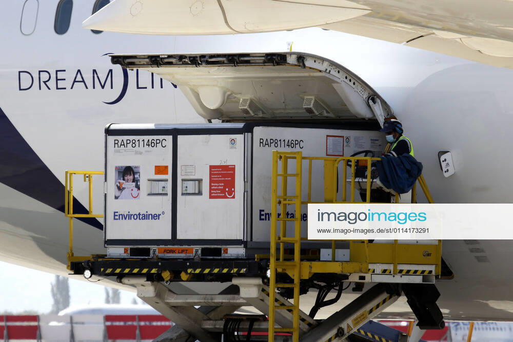 Santiago 25 February 2021 The President of the Republic Sebastian Pinera accompanied by the Ministers of Health Enrique Pairis and Science Andres Couve receive third shipment of Sinovac vaccines against Covid 19, at Arturo Merino Benitez airport Javier Salvo Aton Chile, Santiago Chile Aton Chile 490953