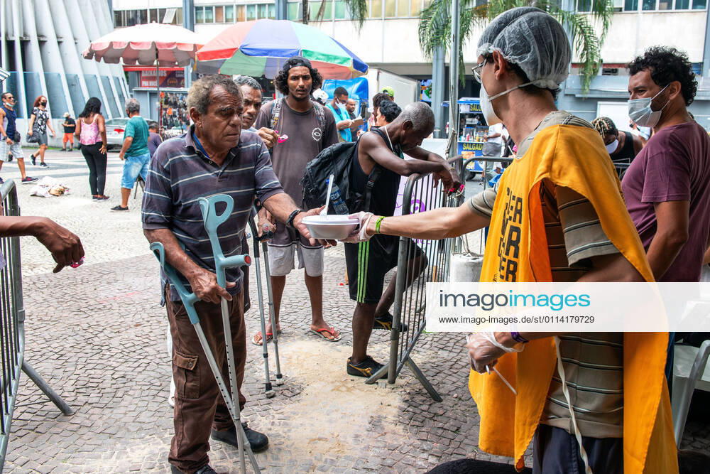 COVID-19 Food Assistance in Brazil RIO DE JANEIRO, BRAZIL, FEB 25: COVID-19 FOOD ASSISTANCE - NGO volunteers distribute free meal to people in precarious situations during the COVID-19 pandemic at downtown Rio , on Feb. 25, 2021. Rio de Janeiro Brazil 6209_232871