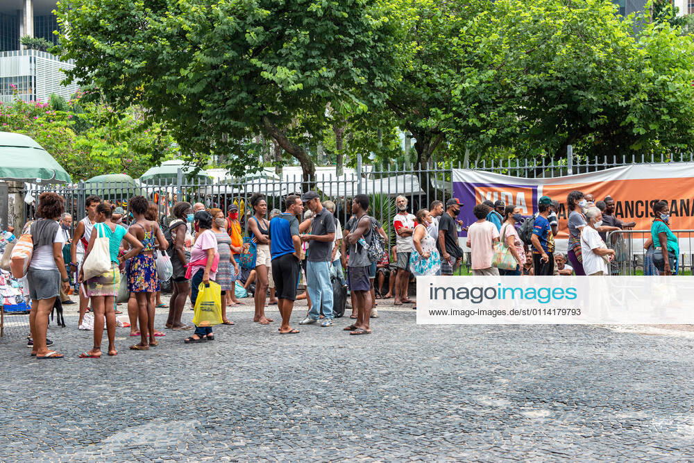 COVID-19 Food Assistance in Brazil RIO DE JANEIRO, BRAZIL, FEB 25: COVID-19 FOOD ASSISTANCE - People in precarious situation wait in line for a free meal distributed by NGO volunteers during the COVID-19 pandemic in downtown Rio , on Feb. 25, 2021. Rio de Janeiro Brazil 6209_232875