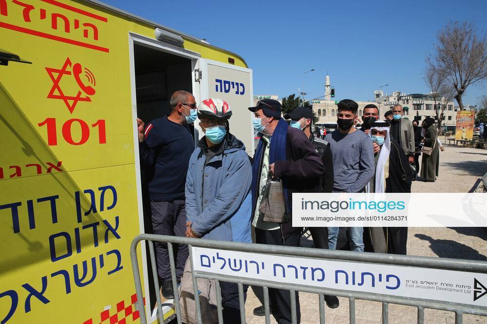 (210226) -- JERUSALEM, Feb. 26, 2021 -- People line up to receive the COVID-19 vaccine outside a mobile clinic in Jerusalem, on Feb. 26, 2021. (Photo by Xinhua) MIDEAST-JERUSALEM-COVID-19-VACCINATION MuammarxAwad