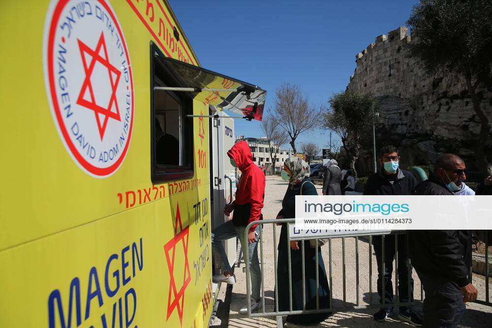 (210226) -- JERUSALEM, Feb. 26, 2021 -- People line up to receive the COVID-19 vaccine outside a mobile clinic in Jerusalem, on Feb. 26, 2021. (Photo by Xinhua) MIDEAST-JERUSALEM-COVID-19-VACCINATION MuammarxAwad