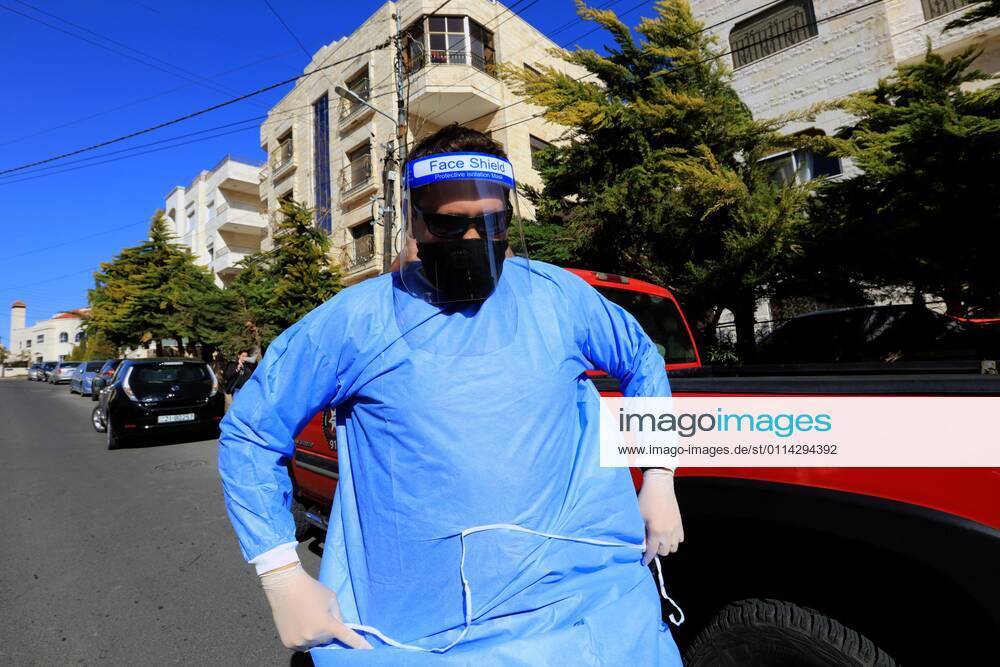 (210227) -- AMMAN, Feb. 27, 2021 -- A health worker prepares to collect samples for COVID-19 tests in Amman, Jordan, Feb. 26, 2021. Jordan on Wednesday decided to reinstate curfew on each Friday starting from Feb. 26 in addition to extending daily curfew by two hours as part of anti-pandemic measures as infections keep rising in the kingdom. During a press conference on Wednesday, Minister of State for Media Affairs Ali Al Ayed announced that businesses are allowed to operate until 9 p.m. local time while public movement will be permitted from 6 a.m. until 10 p.m. as of Thursday. (Photo by Xinhua) JORDAN-AMMAN-COVID-19-CURFEW MohammadxAbuxGhosh