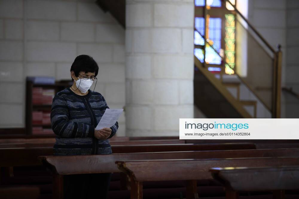 Jenin, West Bank, Palestinian Territory: Christian worshippers pray inside Church, amid the coronavirus lockdown in the town of Zababdeh, south of Jenin, in the West Bank on February 28, 2021. Prime Minister Mohammad Shtayyeh announced a new set of restrictions in response to a recent surge in coronavirus infections, including of British and South African mutants, in Palestine.A lockdown of all public and private schools for all classes, except for high school students for a period of 12 days, including kindergartens..A lockdown of all universities, educational and vocational institutes and shifting to distance e-learning programs. A maximum of 50 percent of administrative staff are allowed access to universities..Movemen - ZUMAap3_ 20210228_zaf_ap3_059