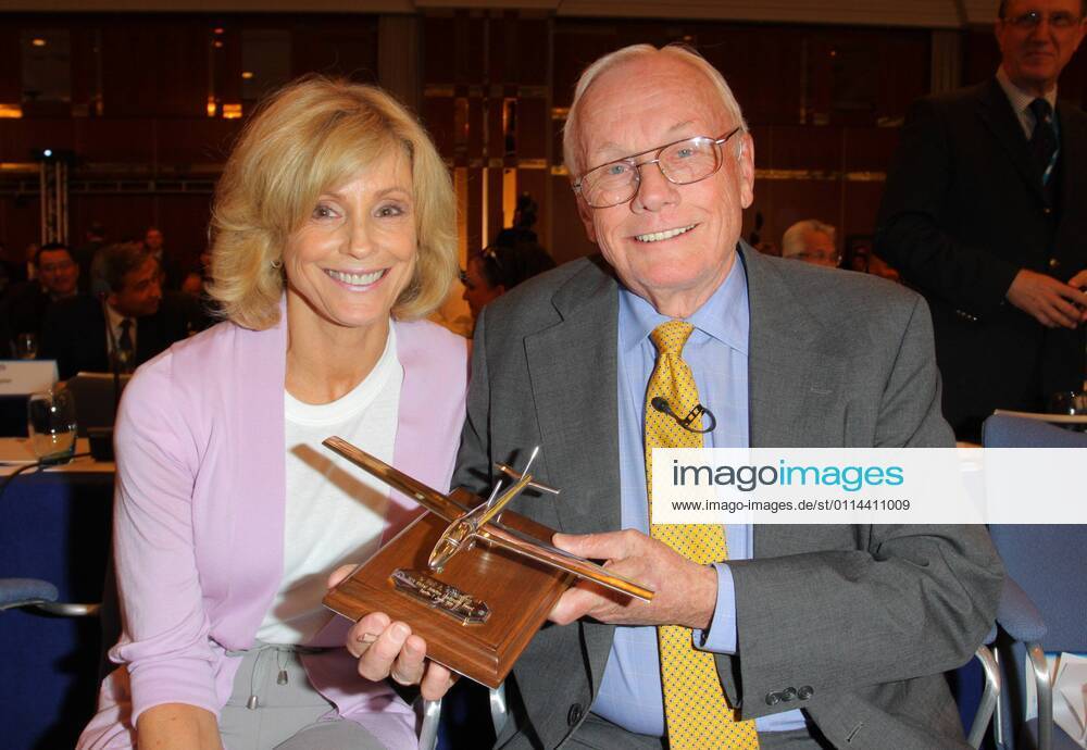 IATA Neil Armstrong 07 06 2010 Astronaut, award winner Neil Alden Armstrong wife Carol at the Hotel Intercontinental, Budapesterstrasse, Berlin, during the presentation of the Global Aviation Leadership Award at the IATA Annual Conference 07 06 2010 Copyright Eventpress Bauer