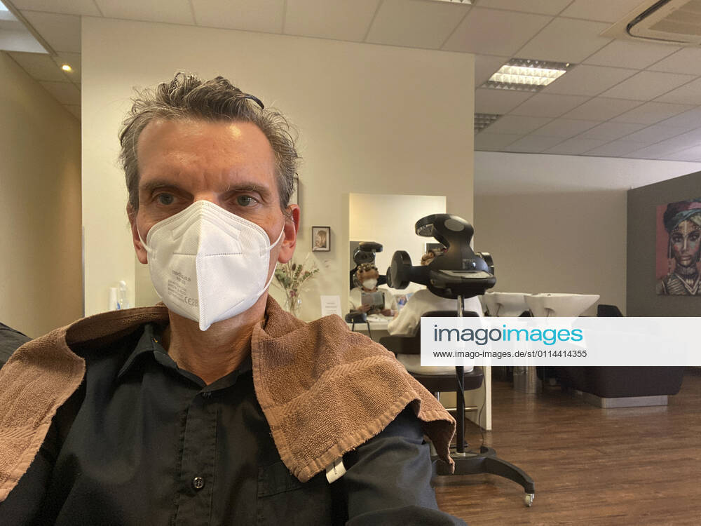 Customer with FFP2 mask and wet hair at hairdresser, hair salons open during lockdown, Corona crisis, Stuttgart, Baden Württemberg, Germany Coronavirus