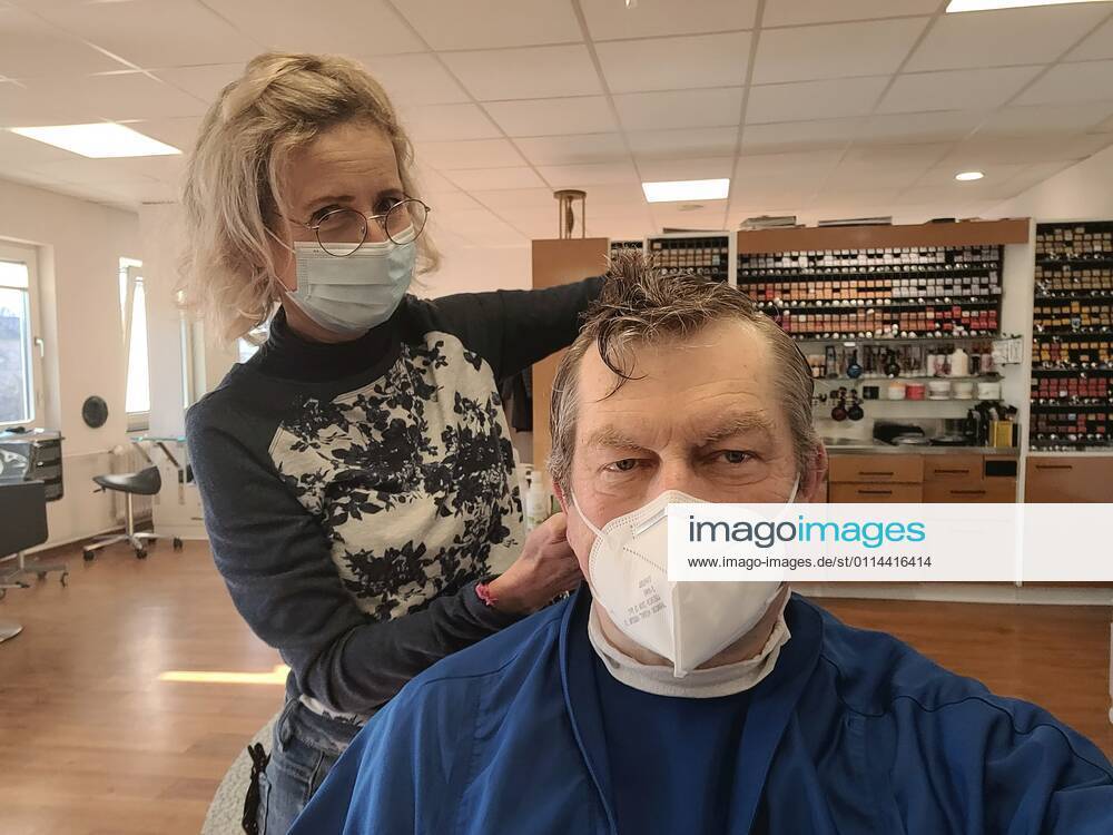 Kassel symbol picture corona lockdown relaxed hairdressers are allowed to open again and cut hair under the strict corona rules e.g. with mask also our photographer Kurt Heldmann used the favour of the hour and had his hair cut