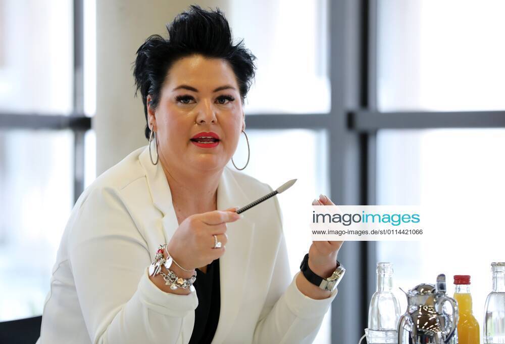 PK IHK Erfurt 01 03 2021 , Erfurt, IHK Erfurt, press conference, industry representatives discuss opening perspectives for safe new start in the picture representative of the stationary trade Anja Scheinpflug owner Kauflust Erfurt