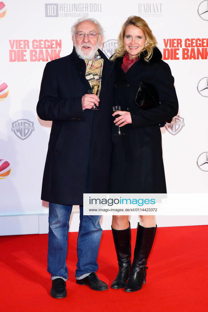 Dieter Hallervorden mit Freundin Christiane - VIER GEGEN DIE BANK Premiere im Cinestar am Potsdamer Platz in Berlin am 13.12.2016